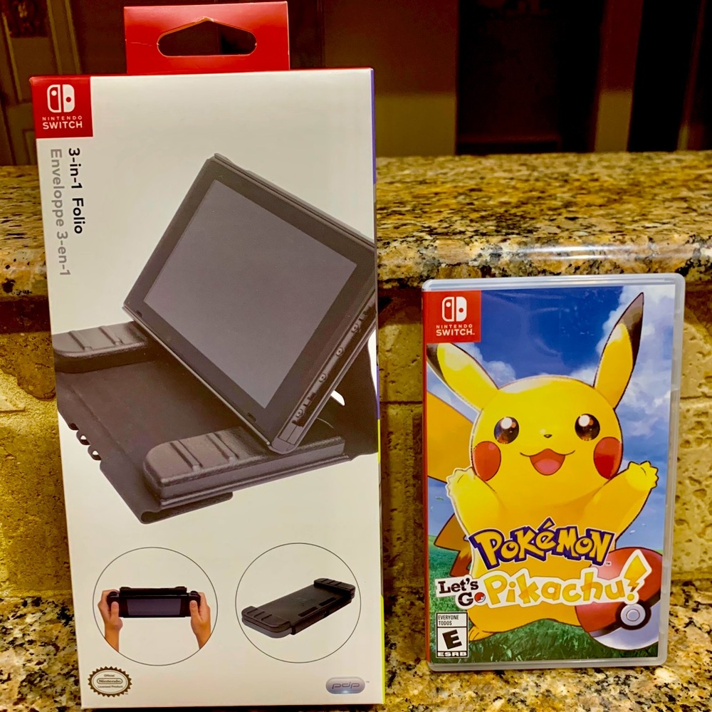 Pokémon Lets Go Pikachu Game & 3-in-1 Folio Bundle